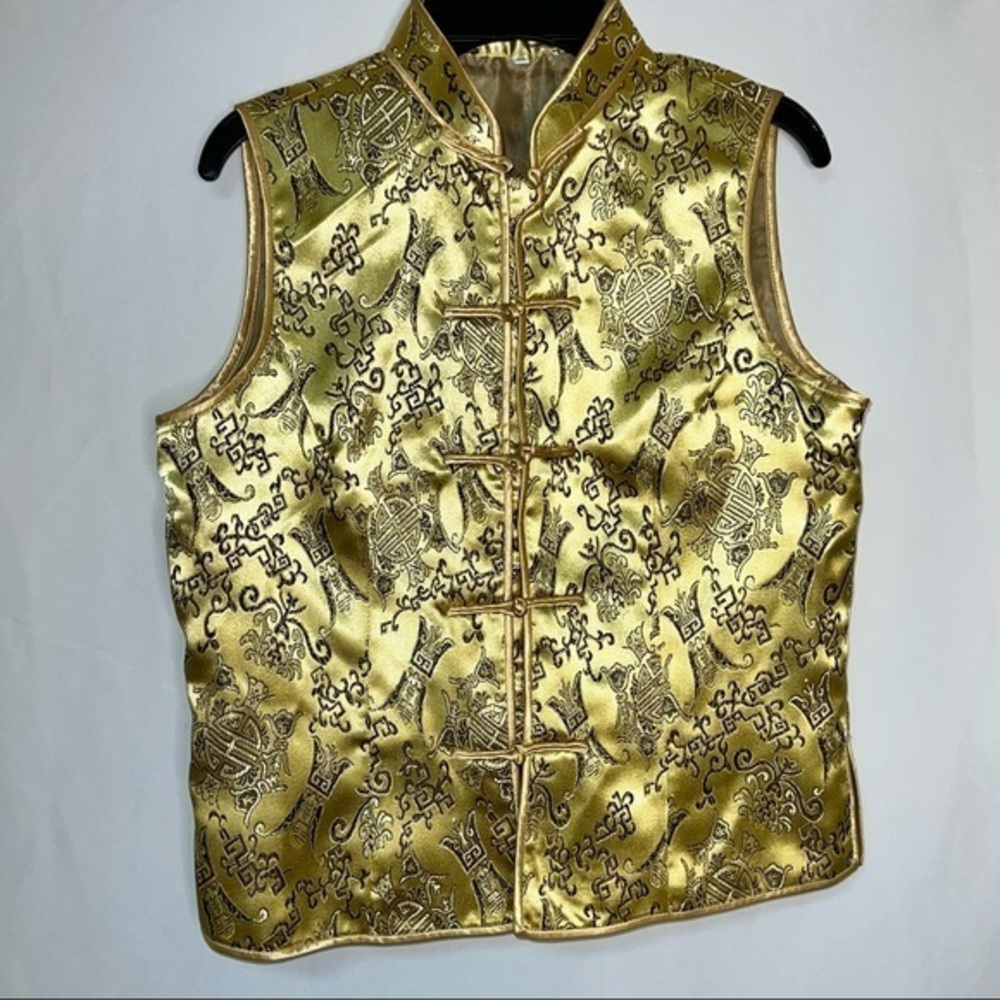 Women’s Japanese Gold filigree Vest. Size 38. 👑